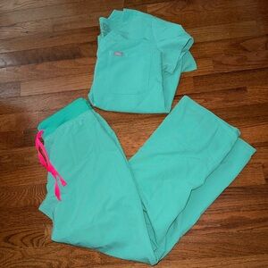 Figs Surgical Green Scrub Set